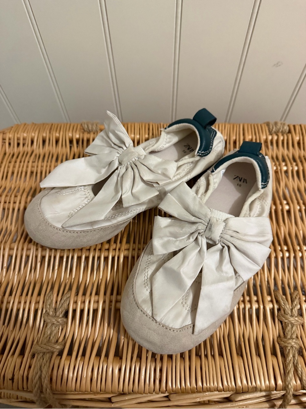 Zara Kids Cream Slip-On Sneakers with Bow and Teal Heel Tab